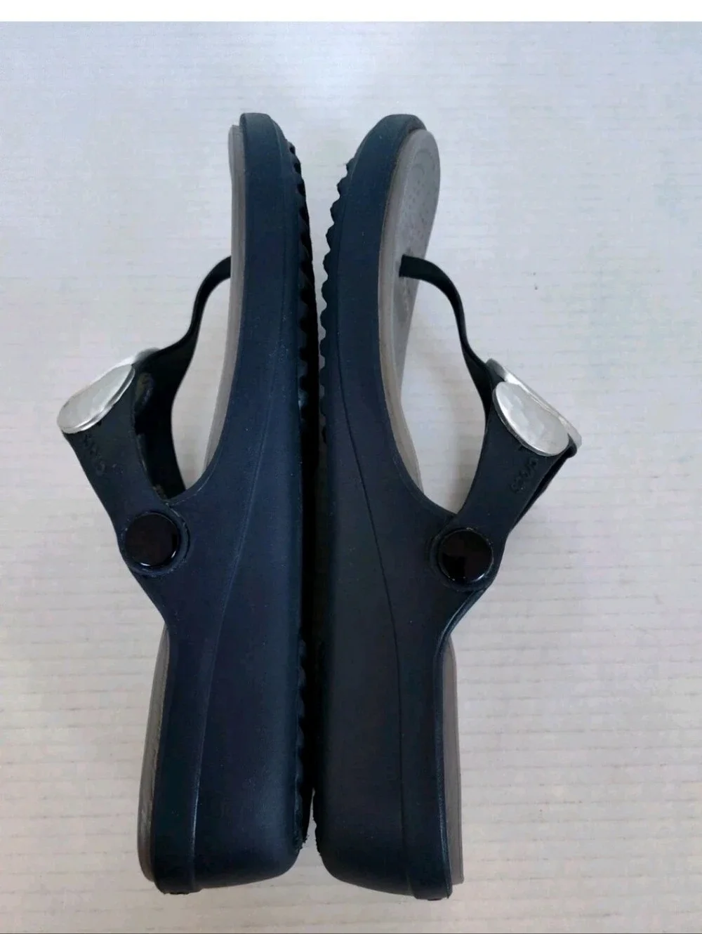 Crocs Women Sanrah Hammered Circle Wedge Flip Flops Size 10 Navy Grey Metallic